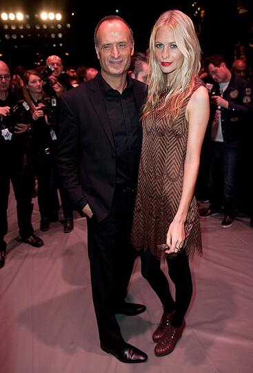 Anna Loos, Mirja DuMont, Judith Rakers, Alexandra Neldel, Franziska Knuppe und Co. - zum Auftakt der Mercedes Benz-Fashion Week lockte die Modenschau des Labels Escada Sport zahlreiche Promis ins Fashion-Zelt am Brandenburger Tor. Hier sehen Sie die besten Bilder aus Berlin.