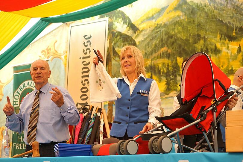 Auch ein Kinderwagen war im Angebot. Er ging für 45 Euro weg.
