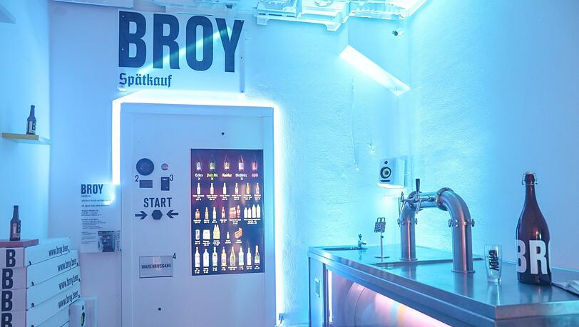 Wenn "eben mal Bierholen" zum Erlebnis wird. Dieser Spätkauf sieht nicht nur futuristisch aus, er kann sogar sprechen. Links im Bild: die Broy-Stangen. Wenn "eben mal Bierholen" zum Erlebnis wird. Dieser Spätkauf sieht nicht nur futuristisch aus, er kann sogar sprechen. Links im Bild: die Broy-Stangen.