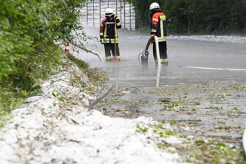 Im nördlichen Landkreis Freising richtete ein schwerer Hagelsturm am Nachmittag große Schäden an.