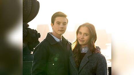 Im Sonnenschein und Arm in Arm: Das d&auml;nische Zwillingspaar Prinz Vincent und Prinzessin Josephine ist 15 Jahre alt geworden.