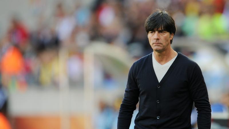 Bundestrainer Jogi Löw im Spiel gegen Serbien Bundestrainer Jogi Löw im Spiel gegen Serbien