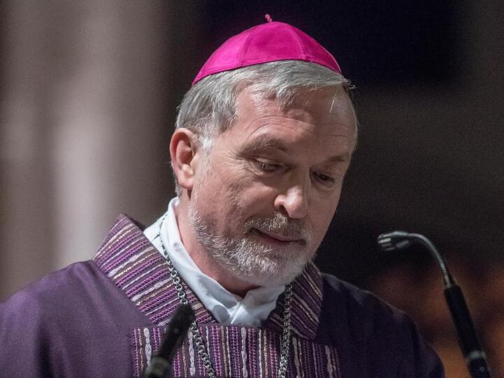 Gregor Maria Hanke, Bischof von Eichstätt, nimmt an einem Gottesdienst im Ingolstädter Liebfrauenmünster teil. Foto: Armin Weigel/Archiv