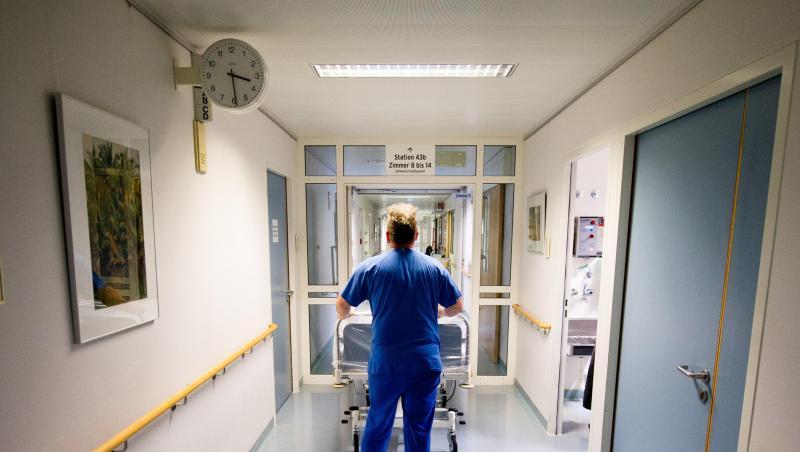Der Bundestag berät heute über eine geplante Impfpflicht für Personal in Kliniken oder Pflegeheimen.