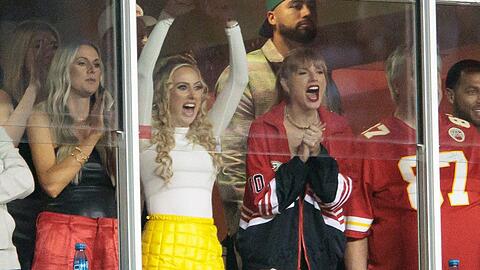Voller Einsatz von Taylor Swift (r.) und Spielerfrau Brittany Mahomes.