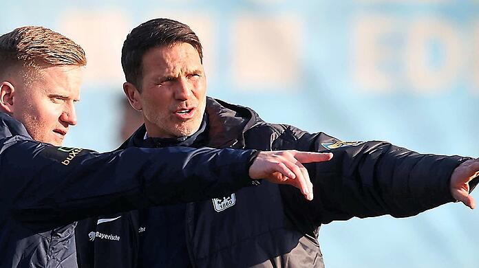Antrittstraining: Patrick Glöckner (r.) und Co-Trainer Nico Masetzky geben seit Dienstag bei Sechzig die Signale. Sie wollen "aggressiven Fußball" spielen lassen.  Foto: sampics