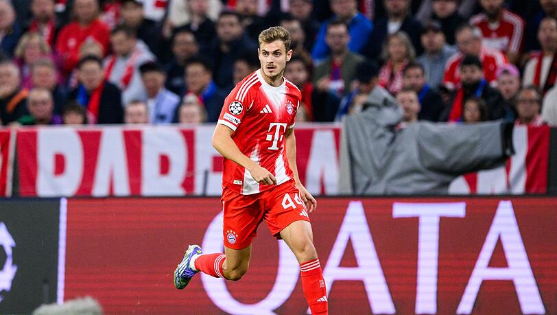Bayern-Verteidiger Josip Stanisic hat sich im Champions-League-Spiel gegen den FC Chelsea offenbar nicht ernsthaft verletzt.