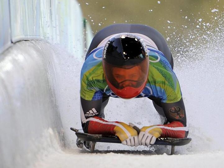 Mit 120 Stundenkilometern und dem Kopf voran die Eisbahn hinab: Skeletonfahrer brauchen viel Mut.