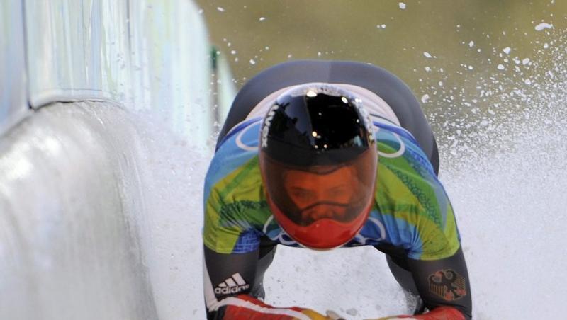 Mit 120 Stundenkilometern und dem Kopf voran die Eisbahn hinab: Skeletonfahrer brauchen viel Mut. Mit 120 Stundenkilometern und dem Kopf voran die Eisbahn hinab: Skeletonfahrer brauchen viel Mut.