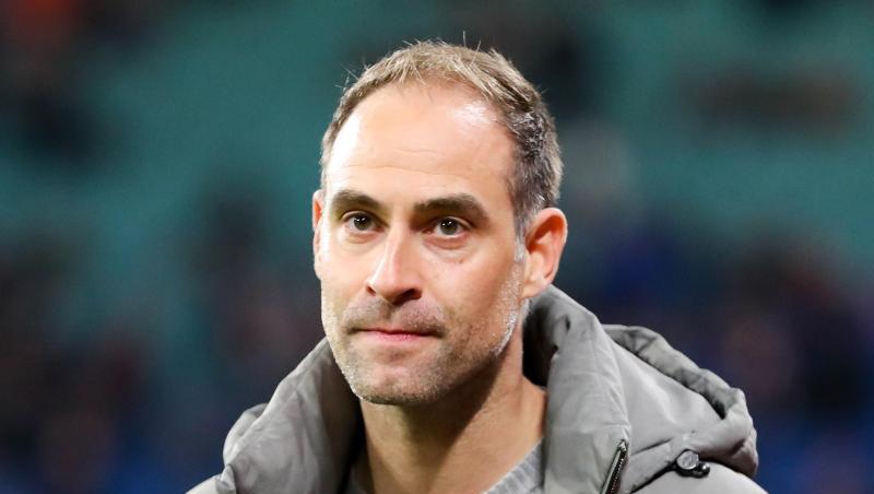 Oliver Mintzlaff warnt eindringlich vor einem Abbruch der derzeit ausgesetzten Bundesliga-Saison. Oliver Mintzlaff warnt eindringlich vor einem Abbruch der derzeit ausgesetzten Bundesliga-Saison.
