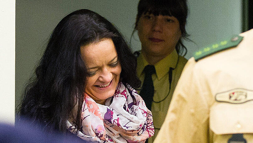 Beate Zschäpe betritt am Mittwoch, den 8.1.2014 den Gerichtssaal des Oberlandesgerichts München. Beate Zschäpe betritt am Mittwoch, den 8.1.2014 den Gerichtssaal des Oberlandesgerichts München.