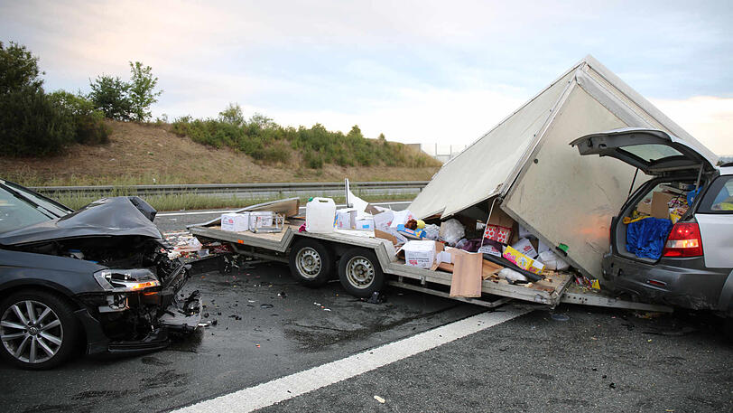 Zuvor hatte ein überholendes Auto das Gespann gestreift.