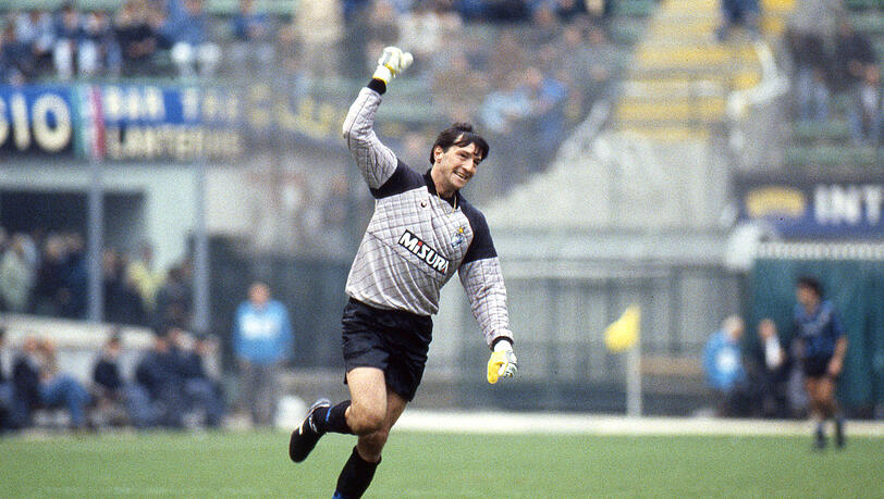 Einer der größten Torhüter der Geschichte Italiens: Walter Zenga. Einer der größten Torhüter der Geschichte Italiens: Walter Zenga.