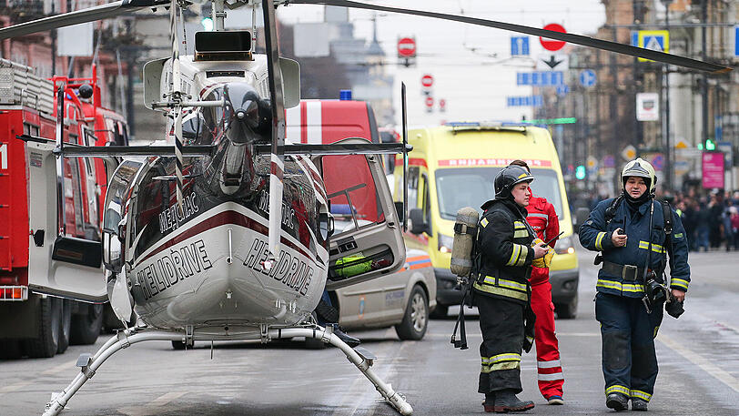 Bei dem Anschlag starben am Montagnachmittag mindestens zehn Menschen, Dutzende wurden verletzt. Den Angaben nach explodierte ein Sprengsatz in einem Zug auf der Fahrt zwischen zwei Stationen im Zentrum.