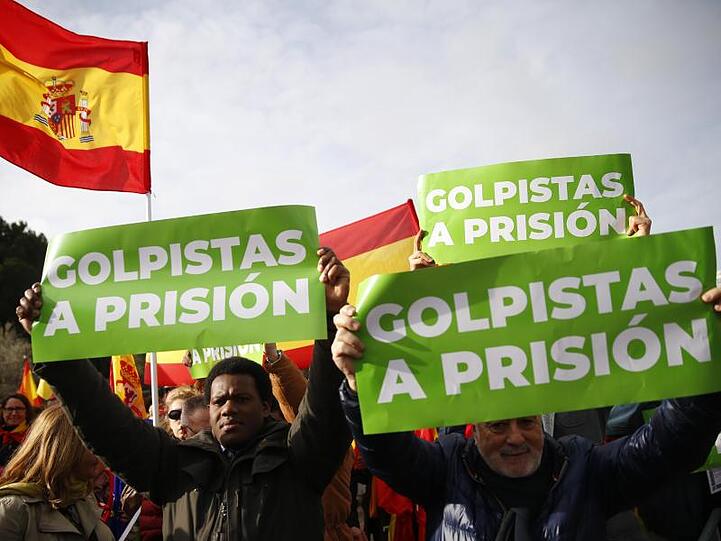 Zehntausende Demonstranten versammelten sich am Sonntag in Madrid und forderten Gefängnisstrafen für die Separatistenführer.