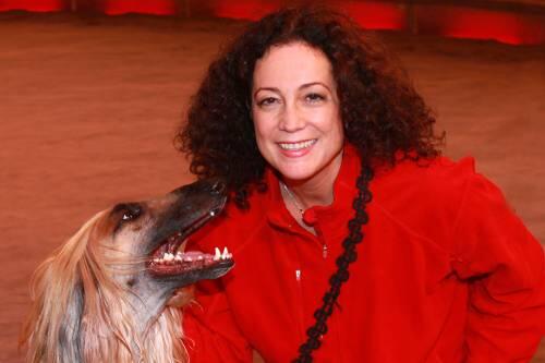 Barbara Wussow lässt bei  "Stars in der Manege" Afghanen und Lamas Kunststücke aufführen.