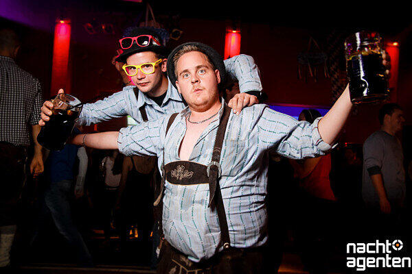Apres-Wiesn-Party in der Nachtgalerie. Mehr Bilder unter: http://www.nachtagenten.de/event/26.09.2015/nachtgalerie/rumschmus-n.332483.html