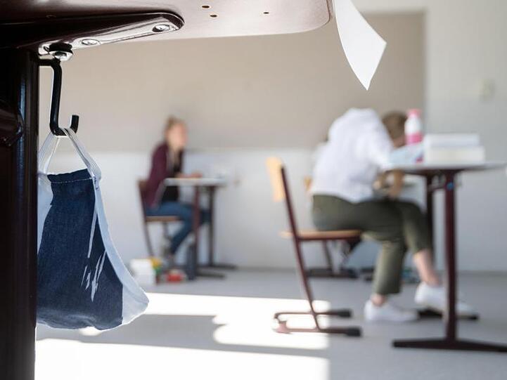 Die Bildungsgewerkschaft GEW sieht in den Schulstarts ein hohes Risiko.