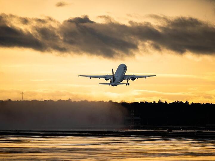 Die Bundesregierung hat die Reisewarnung für Touristen wegen der Corona-Pandemie für mehr als 160 Länder außerhalb der Europäischen Union bis zum 14. September 2020 verlängert.
