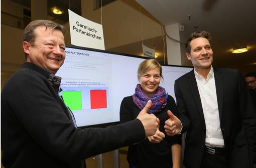 Die Daumen nach oben: Olympia-Gegner Christian Hirneis, Katharina Schulz und Ludwig Hartmann.
