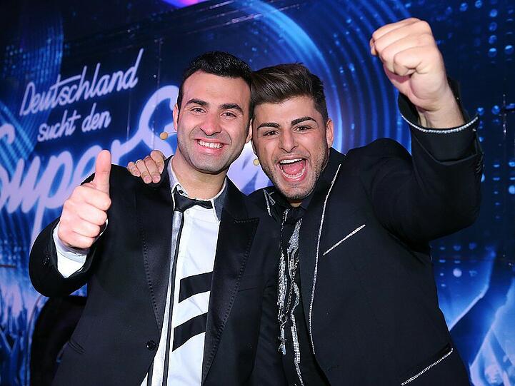 Die "DSDS"-Finalisten Antonio (l.) und Severino (Viviana fehlt aus Jugenschutzgründen auf dem Sieger-Foto)