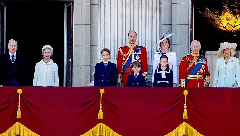 Birgitte, Herzogin von Gloucester, (l.) war bei Trooping the Colour im Juni mit auf dem Balkon des Buckingham Palasts.