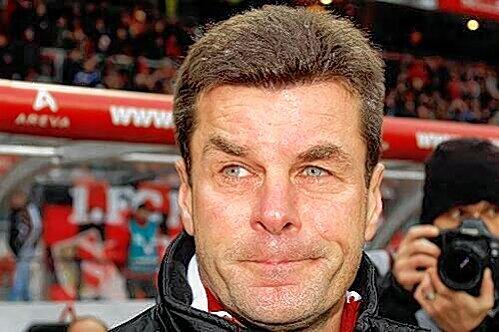 Will eine hellwache Mannschaft gegen die Bayern sehen:  Club-Trainer Dieter Hecking.