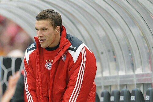 Am Samstag nicht einmal auf der Ersatzbank: Lukas Podolski bleibt gleich ganz in München.
