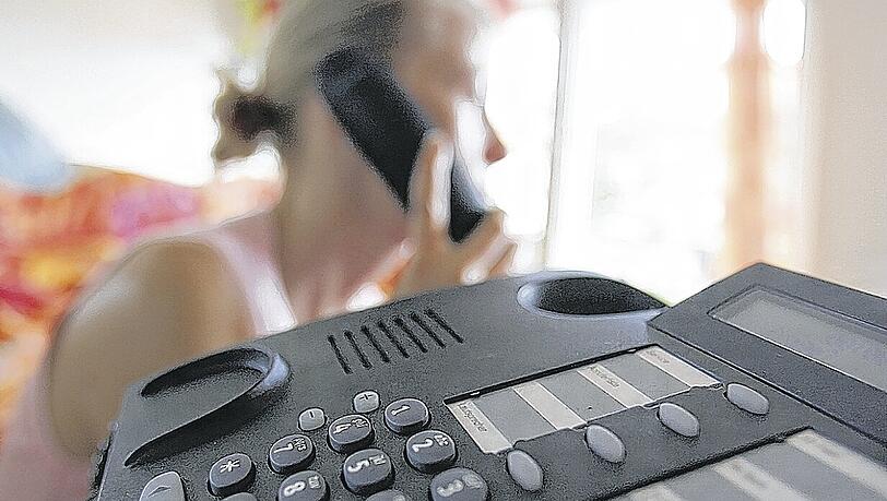 Die Polizei München hat einen Mann festgenommen, der in mindestens 350 Fälle des  gewerbs- und bandenmäßigen Callcenter-Betrugs verwickelt gewesen sein soll. (Symbolbild)