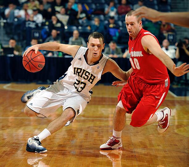 Ben Hansbrough (links) am Ball für die Universität von Notre Dame.