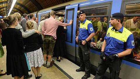 Nicht nur zur Wiesn-Zeit: Gedränge in der Münchner U-Bahn.