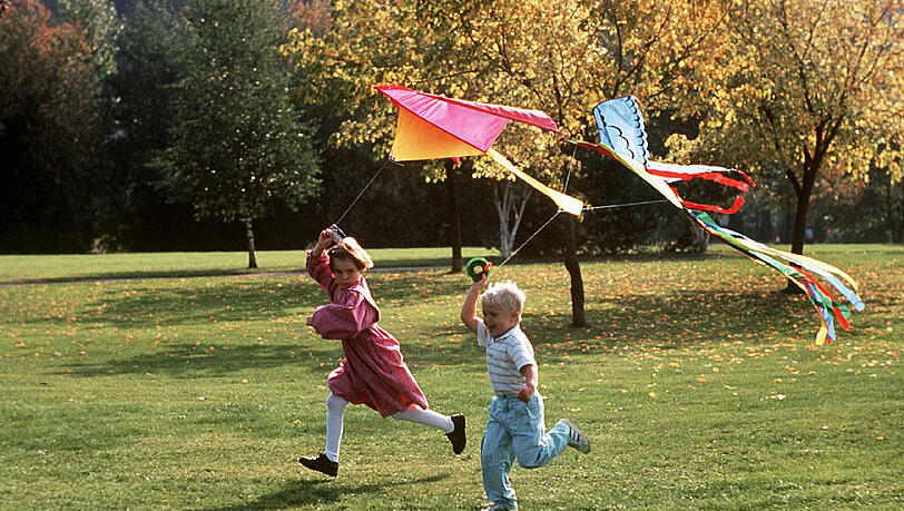 Der Herbst – eine fröhliche Zeit für Kinder. Der Herbst – eine fröhliche Zeit für Kinder.