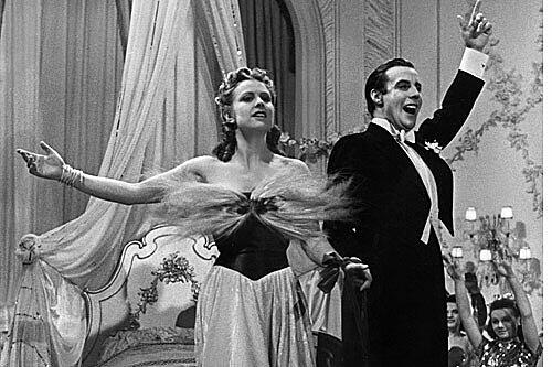 Seit 87 Jahren steht er im Rampenlicht: Jahrhundert-Star Jopie Heesters hier im Film &bdquo;Immer nur du&ldquo; (mit Dora Komar, 1941).