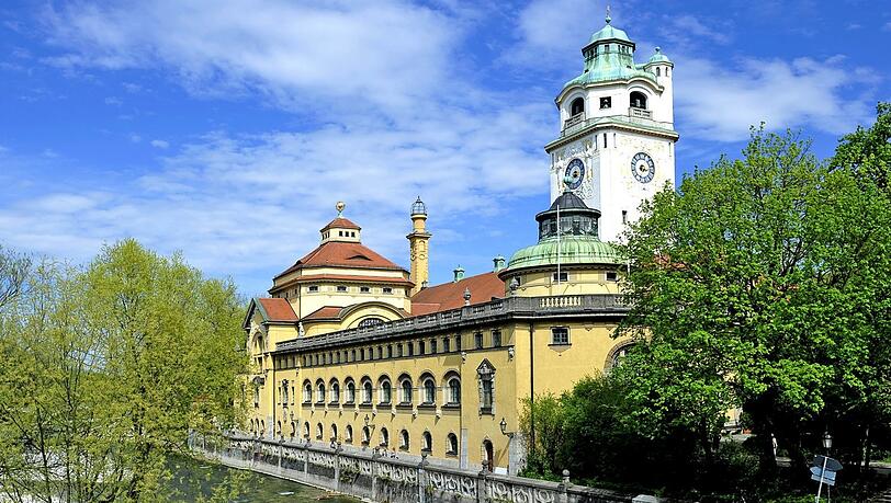 Historischer Prachtbau: So sieht das Bad heute von außen aus. Historischer Prachtbau: So sieht das Bad heute von außen aus.