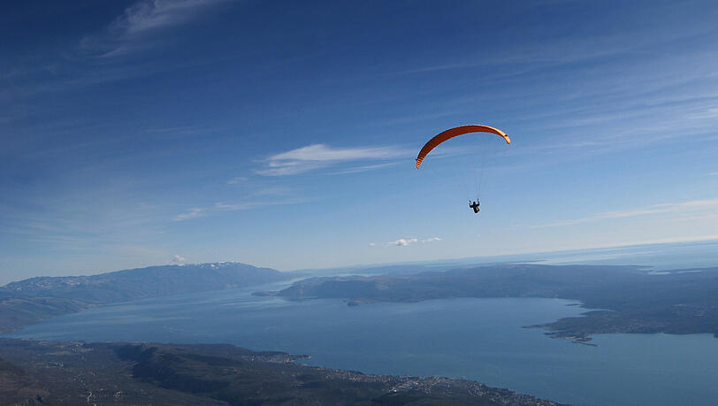 Hoch hinaus beim Paragliding. Hoch hinaus beim Paragliding.