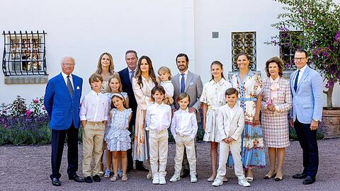 Kronprinzessin Victoria (3.v.r.) hat ihren 47. Geburtstag mit der ganzen Familie gefeiert.
