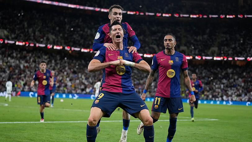 Was für ein Auftritt des FC Barcelona gegen Real! Findet auch Robert Lewandowski (v). Was für ein Auftritt des FC Barcelona gegen Real! Findet auch Robert Lewandowski (v).