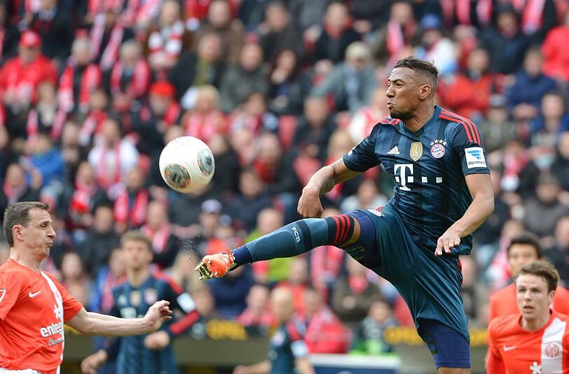Jerome Boateng: Note 2. Aufmerksamer Brandlöscher. Okazaki hielt ihn ganz schön unter Spannung. Hatte in Halbzeit eins die meisten Bayern-Ballkontakte.