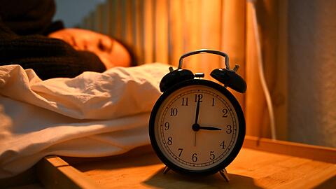 Es ist wieder so weit: Die Sommerzeit beginnt in der Nacht zu Sonntag. (Symbolbild)