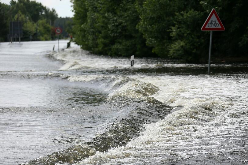 Überschwemmte Straßen in Klietz: Aktuelle Hochwasser-Bilder aus Sachsen-Anhalt