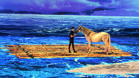 Perfekte Illusion: Eine Szene aus den Proben für die neue Pferdeshow Equila in Fröttmaning. Pferd und Reiter scheinen auf einem Floß zu stehen, tatsächlich ist es Sand.
