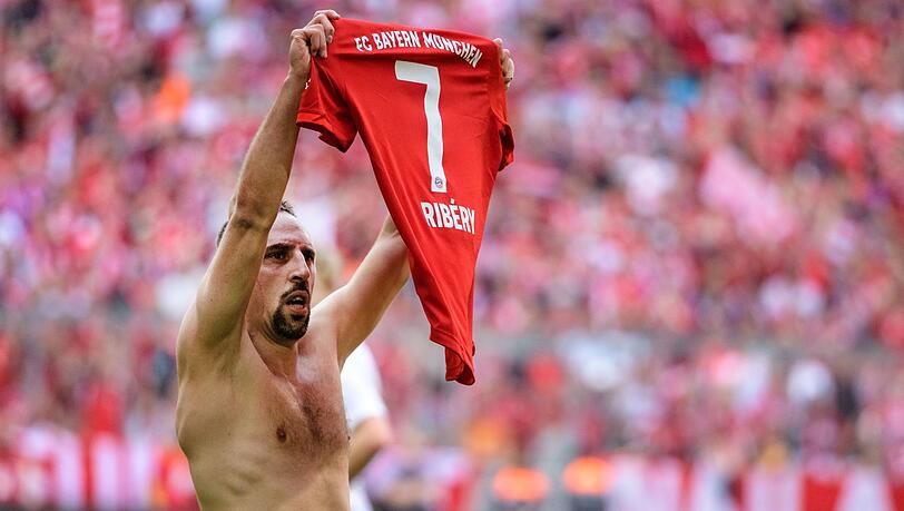 Franck Ribery vom FC Bayern München jubelt über seinen Treffer zum 4:1.