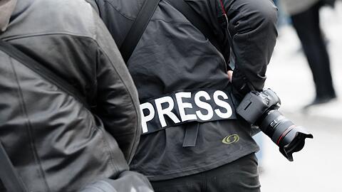 Reporter ohne Grenzen (RSF) hat nach eigenen Angaben im vergangenen Jahr insgesamt 55 Angriffe auf Medienschaffende und Redaktionen dokumentiert und verifiziert. (Archivbild)