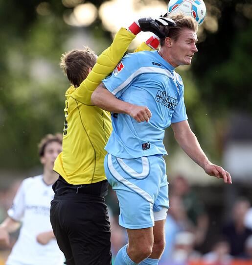 Der TSV 1860 kommt beim Landesligisten Aichach zu einem mühsamen 3:1. Neben Necat Aygün feiert auch Collin Benjamin sein Comeback. Und Ersatzkeeper Tank durfte Stürmer spielen. Die Bilder von der Partie.