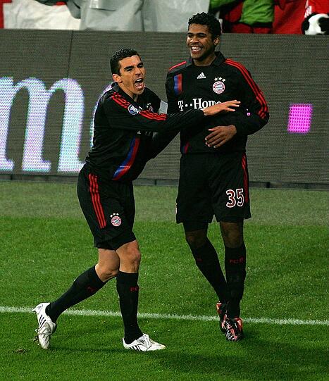 Breno (2008-2012): Gilt als größtes Abwehrtalent Brasiliens, als er für 12 Millionen zu den Bayern kommt. &bdquo;Eine Verpflichtung für die Zukunft&ldquo;, sagt Rummenigge. An seinem ersten Tag zeigt Breno, der aus ärmlichen Verhältnissen kommt, stolz seinen Eltern das Trainingsgelände, Ze Roberto dolmetscht, es gießt wie aus Eimern. Leider ein Omen: Sonnentage erlebt Breno nach dem Debüt im Uefa-Cup gegen Anderlecht nur selten, ist oft verletzt, wird isoliert, versteht die Sprache nicht. Ein Ausleihgeschäft nach Nürnberg soll die Karriere in Gang bringen, da reißt das Kreuzband. In fünf Jahren absolviert er so nur 21 Liga-Spiele &ndash; bis zum tragischen Hausbrand und der Haftstrafe.