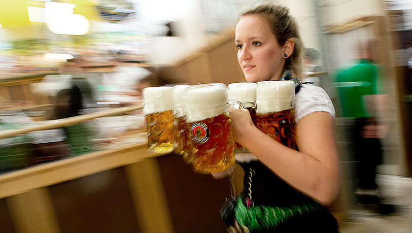 Trotz stetig steigender Preise: Das Wiesn-Bier findet seine Abnehmer.
