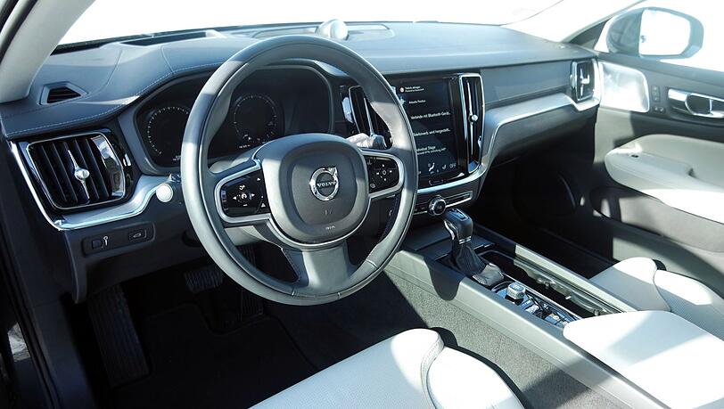 Typisch Volvo: Das Bedienkonzept mit großem Touchscreen kennzeichnet inzwischen alle Fahrzeuge der schwedischen Marke. Typisch Volvo: Das Bedienkonzept mit großem Touchscreen kennzeichnet inzwischen alle Fahrzeuge der schwedischen Marke.