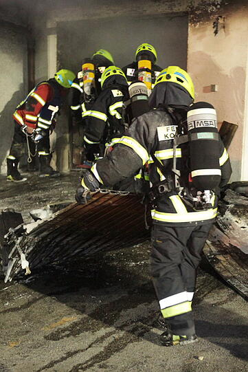 Der Keller und die Garage des Einfamilienhauses in Kolbermoor brannten völlig aus. Die Bilder.