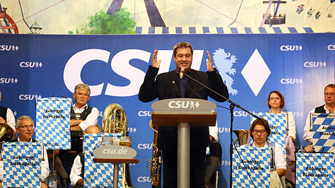 Hier spielt gerade keine Musik: Markus Söder spricht am Samstag auf dem Aubinger Herbstfest.