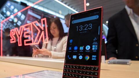 Ein Blackberry Key2 Red Edition.